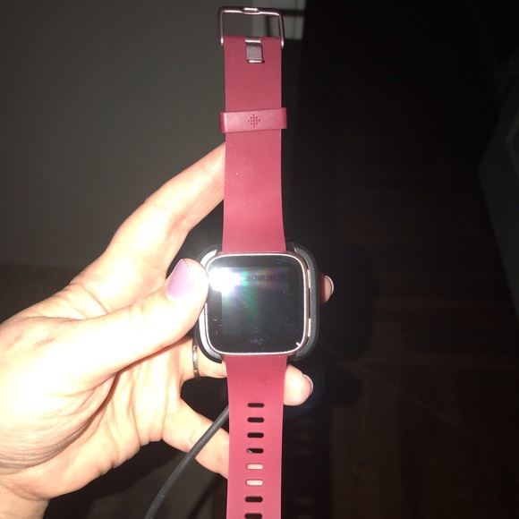 burgundy fitbit versa band